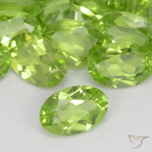 Peridoto Verde chiaro e vivace naturale da 0.49 ct, Ovale, VS