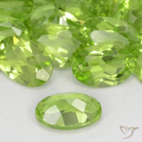 Peridoto Verde chiaro e vivace naturale da 0.49 ct, Ovale, VS