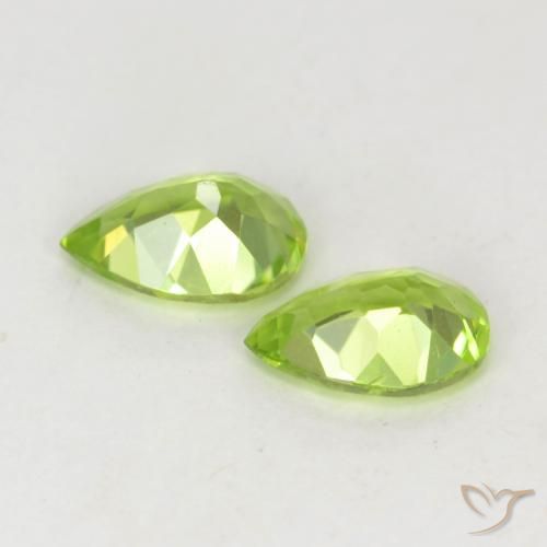 Gemme di Peridoto Verde chiaro e vivace naturale da 0.88 ct, Forma a pera, VVS-VS