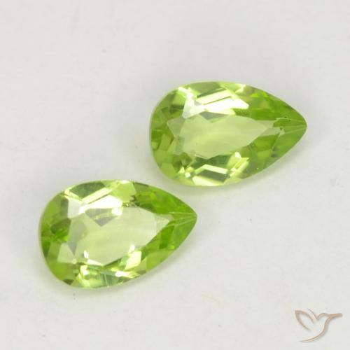 Gemme di Peridoto Verde medio-chiaro naturale da 0.96 ct, Forma a pera, VVS-VS