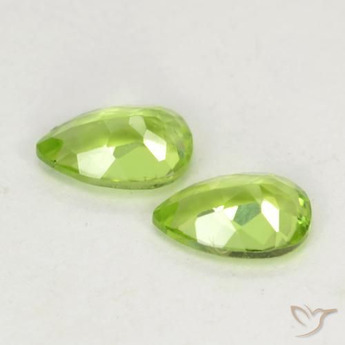 Gemme di Peridoto Verde medio-chiaro naturale da 0.96 ct, Forma a pera, VVS-VS