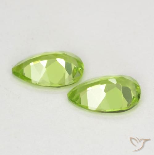 Gemme di Peridoto Verde chiaro naturale da 0.77 ct, Forma a pera, VVS-VS