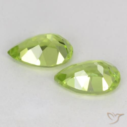 Gemme di Peridoto Verde acceso naturale da 0.88 ct, Forma a pera, VVS-VS
