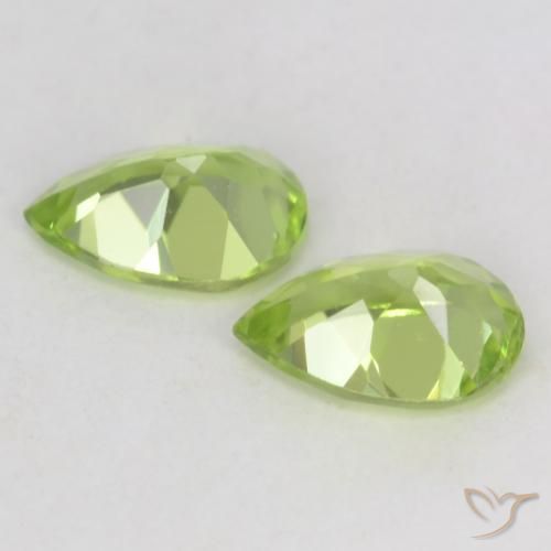 Gemme di Peridoto Verde chiaro e vivace naturale da 0.83 ct, Forma a pera, VVS-VS