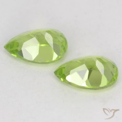 Gemme di Peridoto Verde chiaro e vivace naturale da 0.93 ct, Forma a pera, VVS-VS