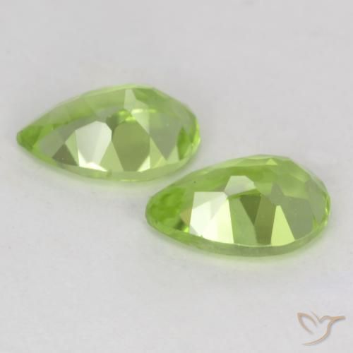 Gemme di Peridoto Verde chiaro e vivace naturale da 0.91 ct, Forma a pera, VVS-VS