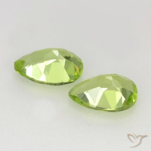 Gemme di Peridoto Verde chiaro e vivace naturale da 0.94 ct, Forma a pera, VVS-VS