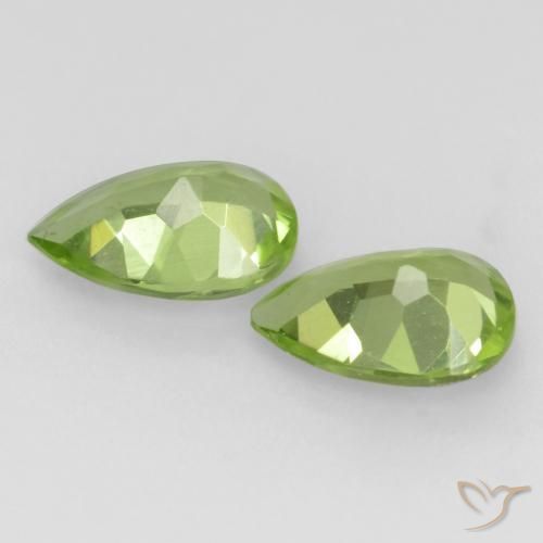 Gemme di Peridoto Verde chiaro e vivace naturale da 0.74 ct, Forma a pera, VVS-VS