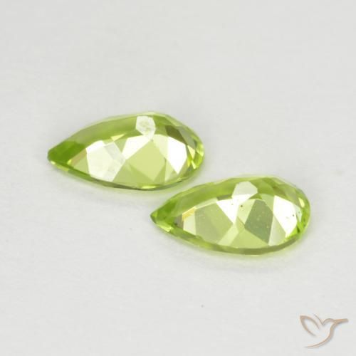 Gemme di Peridoto Verde acceso naturale da 0.79 ct, Forma a pera, VVS-VS