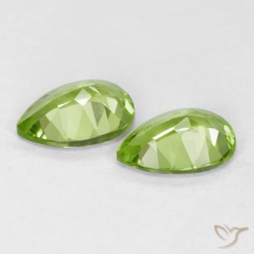 Gemme di Peridoto Verde chiaro e vivace naturale da 0.81 ct, Forma a pera, VVS-VS