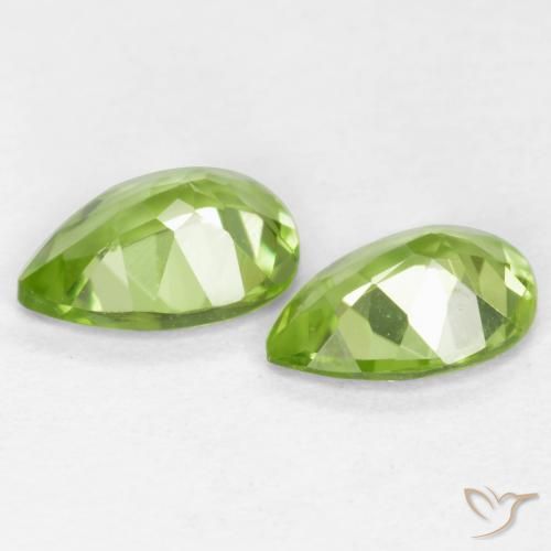 Gemme di Peridoto Verde chiaro e vivace naturale da 0.76 ct, Forma a pera, VVS-VS
