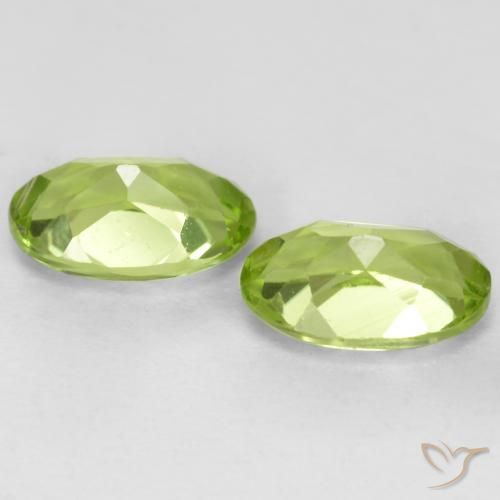 Gemme di Peridoto Verde chiaro e vivace naturale da 0.97 ct, Ovale, VS