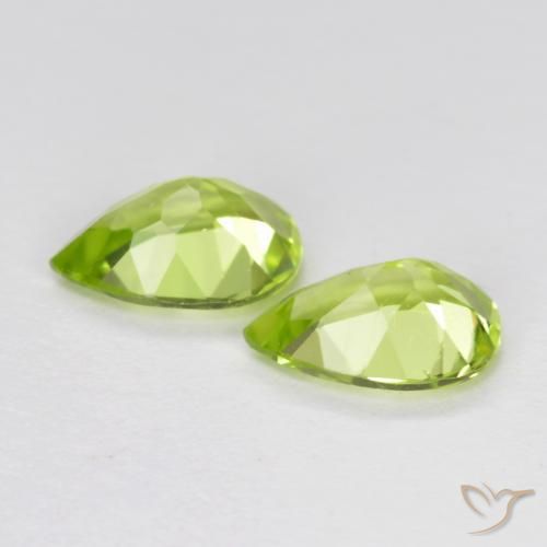 Gemme di Peridoto Verde chiaro e vivace naturale da 0.84 ct, Forma a pera, VS