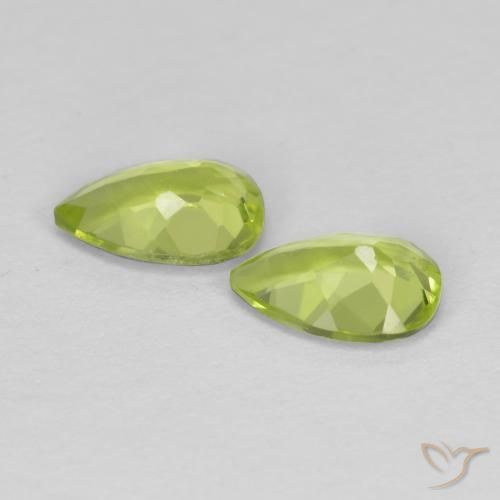 Gemme di Peridoto Verde acceso naturale da 0.88 ct, Forma a pera, VS