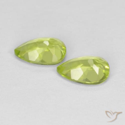 Gemme di Peridoto Verde medio naturale da 0.94 ct, Forma a pera, VVS-VS