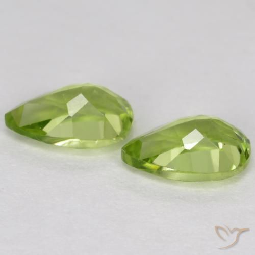 Gemme di Peridoto Verde medio naturale da 0.93 ct, Forma a pera, VVS-VS