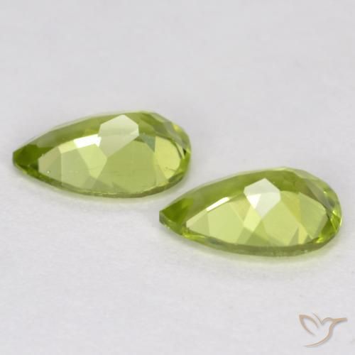 Gemme di Peridoto Verde acceso naturale da 0.83 ct, Forma a pera, VVS-VS