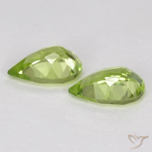 Gemme di Peridoto Verde chiaro e vivace naturale da 0.82 ct, Forma a pera, VVS-VS