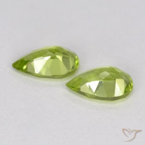 Gemme di Peridoto Verde acceso naturale da 0.82 ct, Forma a pera, VVS-VS