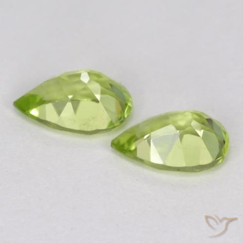 Gemme di Peridoto Verde acceso naturale da 0.86 ct, Forma a pera, VVS-VS