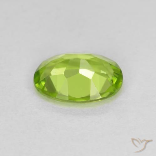 Peridoto Verde medio naturale da 1.59 ct, Ovale, VS