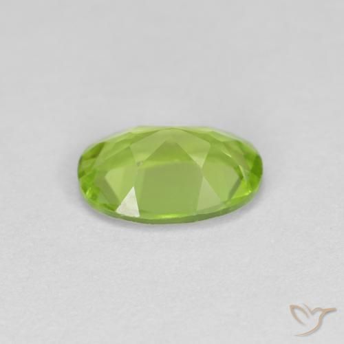 Peridoto Verde medio naturale da 0.81 ct, Ovale, VS