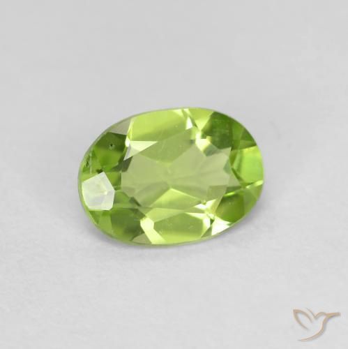 Peridoto Verde medio naturale da 0.71 ct, Ovale, VS