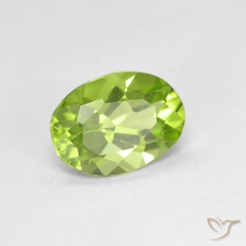 Peridoto Verde medio naturale da 0.82 ct, Ovale, VS