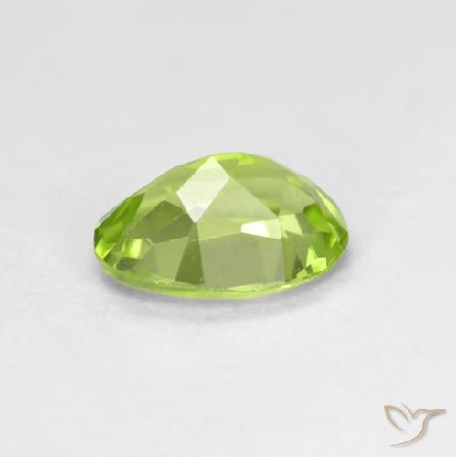 Peridoto Verde medio naturale da 0.82 ct, Ovale, VS