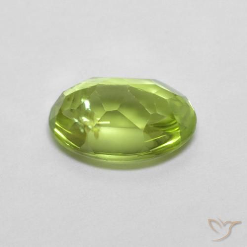 Peridoto Verde medio naturale da 0.84 ct, Ovale, Trasparente
