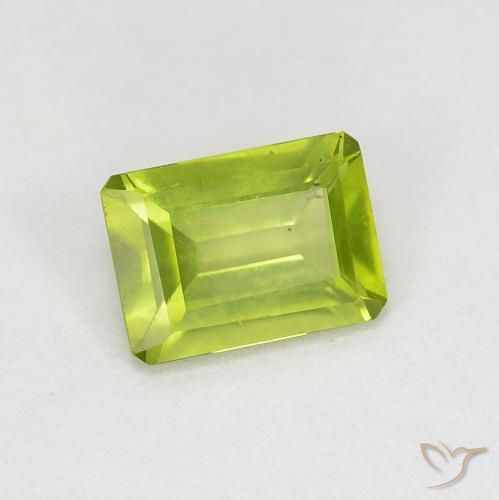 Peridoto Verde medio naturale da 1.03 ct, Ottagonale / Taglio smeraldo, VS