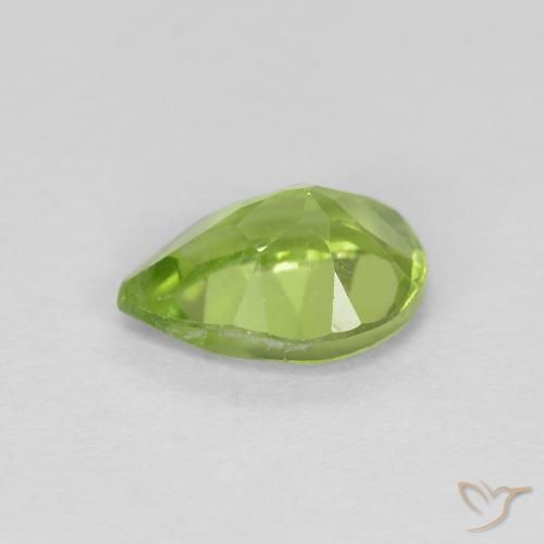 Peridoto Verde chiaro e vivace naturale da 0.74 ct, Forma a pera, VVS