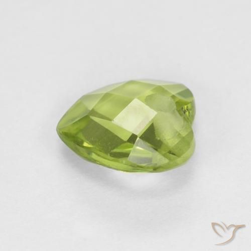 Peridoto Verde medio naturale da 0.75 ct, Cuore, VS