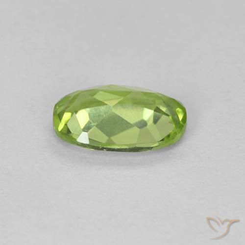Peridoto Verde medio naturale da 0.76 ct, Ovale, VVS
