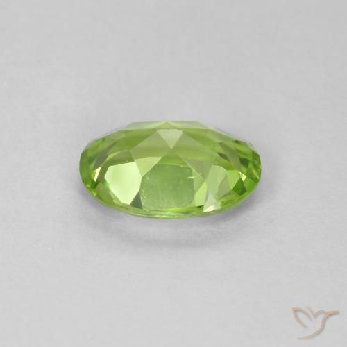 Peridoto Verde medio naturale da 0.83 ct, Ovale, VVS-VS