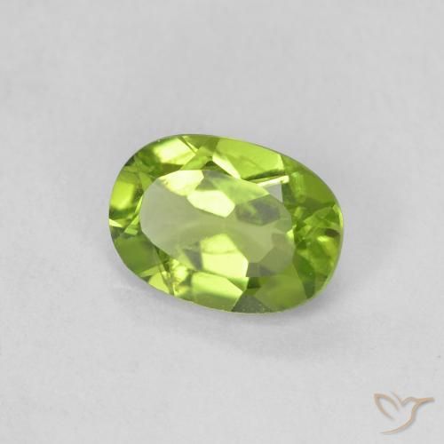 Peridoto Verde medio naturale da 0.92 ct, Ovale, VVS-VS