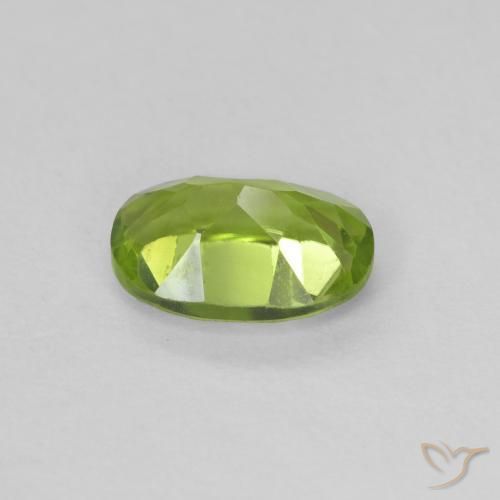 Peridoto Verde medio naturale da 0.92 ct, Ovale, VVS-VS