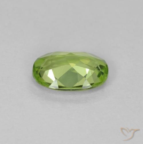 Peridoto Verde medio naturale da 0.79 ct, Ovale, VVS-VS