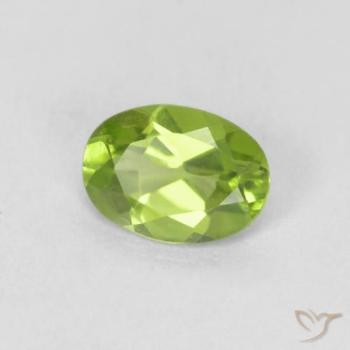 Peridoto Verde medio naturale da 0.82 ct, Ovale, VVS