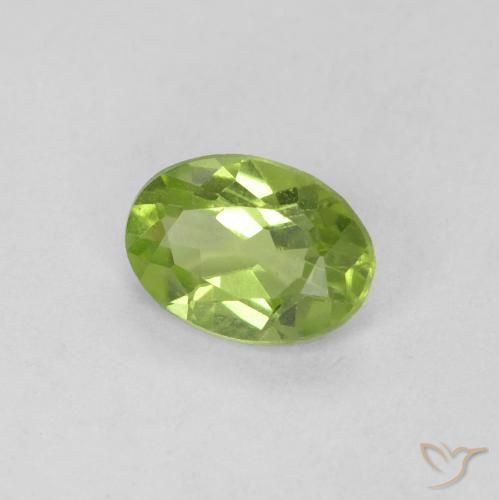 Peridoto Verde medio naturale da 0.59 ct, Ovale, VVS