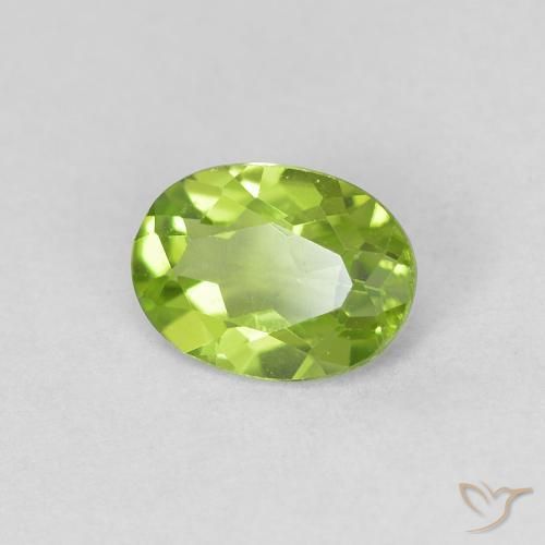 Peridoto Verde medio naturale da 0.73 ct, Ovale, VVS-VS