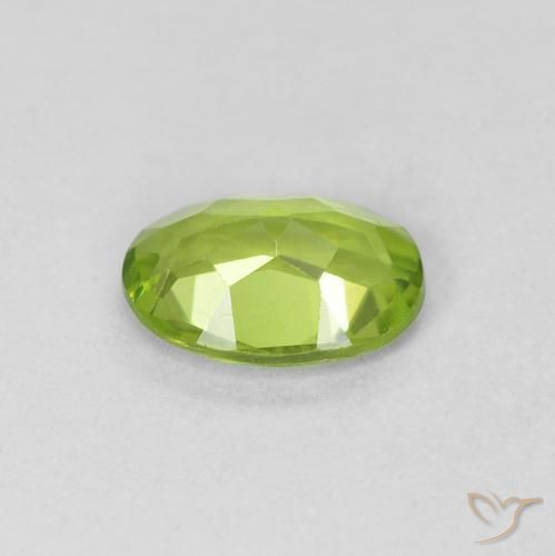 Peridoto Verde medio naturale da 0.73 ct, Ovale, VVS-VS