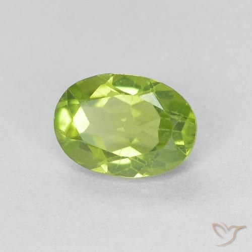 Peridoto Verde medio naturale da 0.93 ct, Ovale, VS