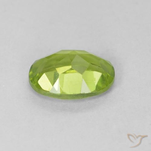 Peridoto Verde medio naturale da 0.93 ct, Ovale, VS