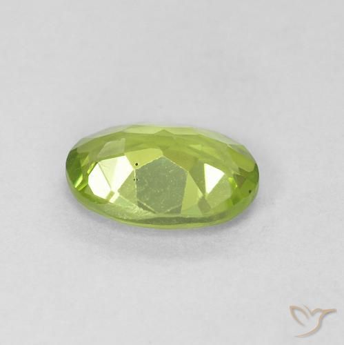 Peridoto Verde medio naturale da 0.76 ct, Ovale, VVS-VS