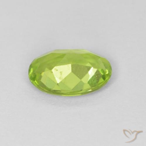 Peridoto Verde medio naturale da 1.02 ct, Ovale, VS