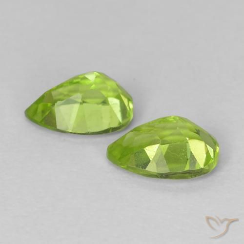 Gemme di Peridoto Verde medio naturale da 0.97 ct, Forma a pera, VS