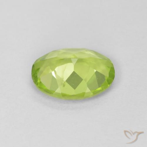Peridoto Verde medio naturale da 1.02 ct, Ovale, VS