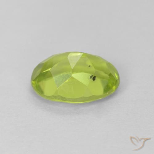 Peridoto Verde medio naturale da 1.36 ct, Ovale, VS