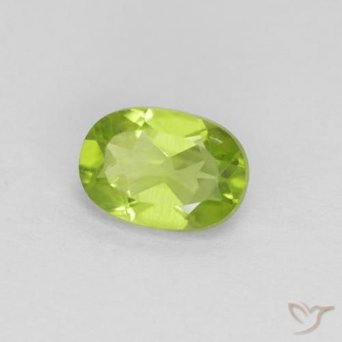 Peridoto Verde medio naturale da 0.92 ct, Ovale, VVS-VS